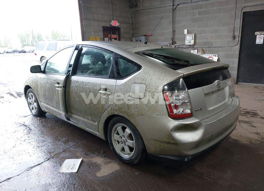 Photo 3 of 2005 Toyota Prius (VIN JTDKB20UX53019937)