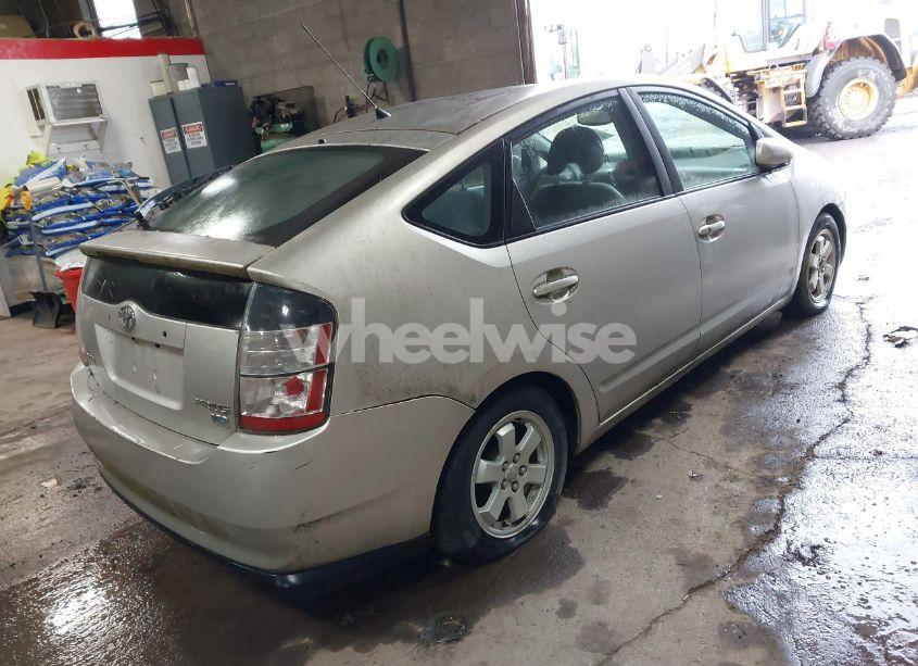 Photo 4 of 2005 Toyota Prius (VIN JTDKB20UX53019937)