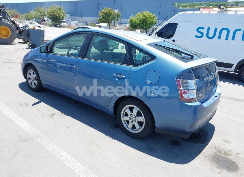 Photo 3 of 2005 Toyota Prius (VIN JTDKB20UX53031585)