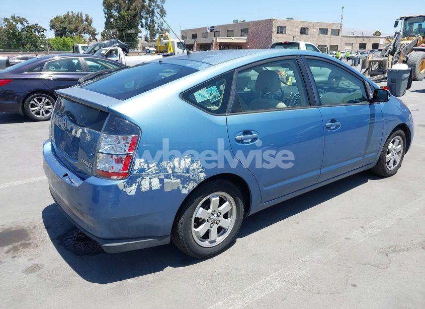 Photo 4 of 2005 Toyota Prius (VIN JTDKB20UX53031585)