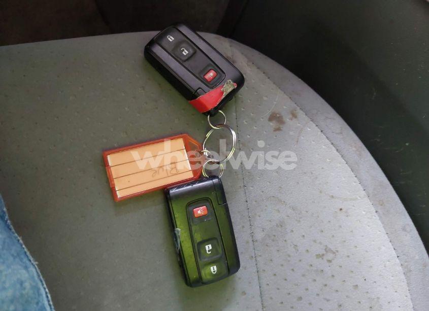 Photo 11 of 2005 Toyota Prius (VIN JTDKB20UX53032753)