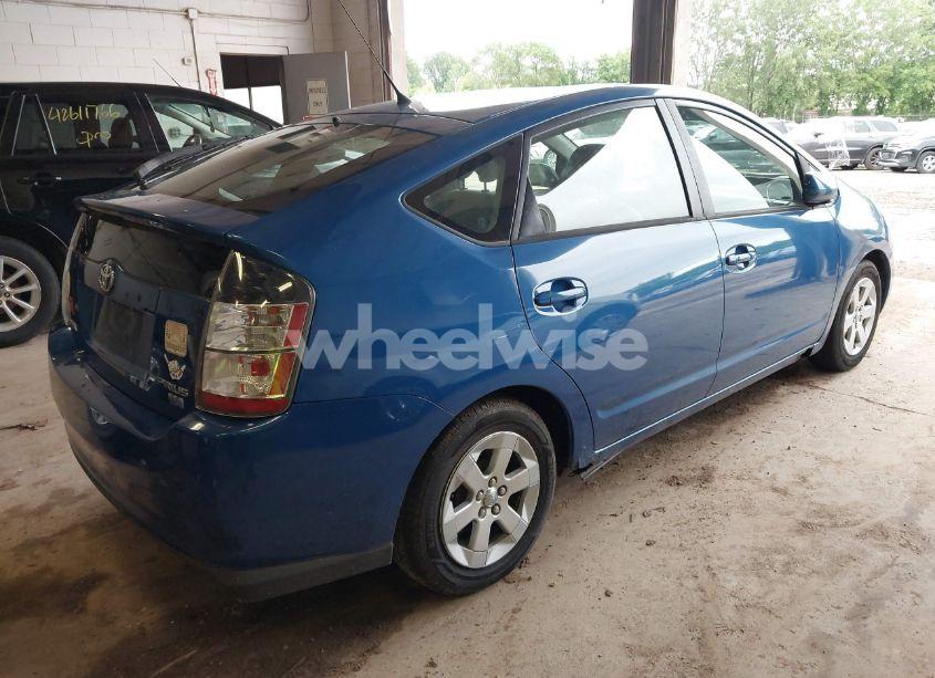 Photo 4 of 2005 Toyota Prius (VIN JTDKB20UX53032753)