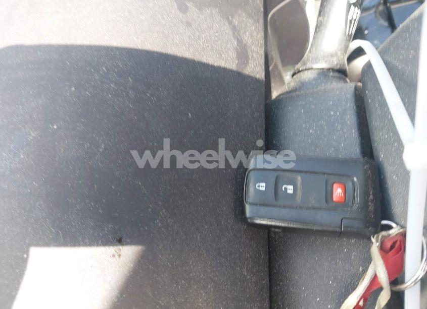 Photo 11 of 2005 Toyota Prius (VIN JTDKB20UX57051568)