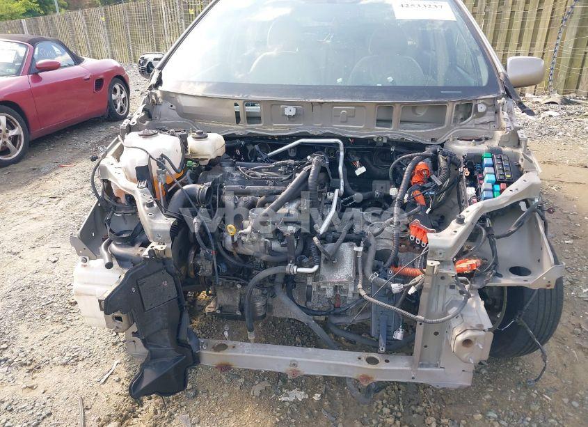 Photo 6 of 2004 Toyota Prius (VIN JTDKB22U040116044)