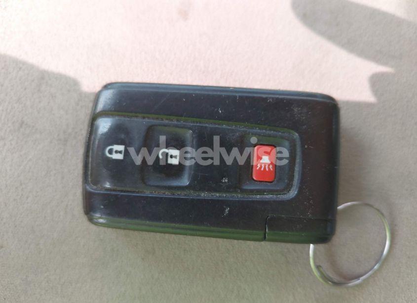 Photo 11 of 2005 Toyota Prius (VIN JTDKB22U053047999)