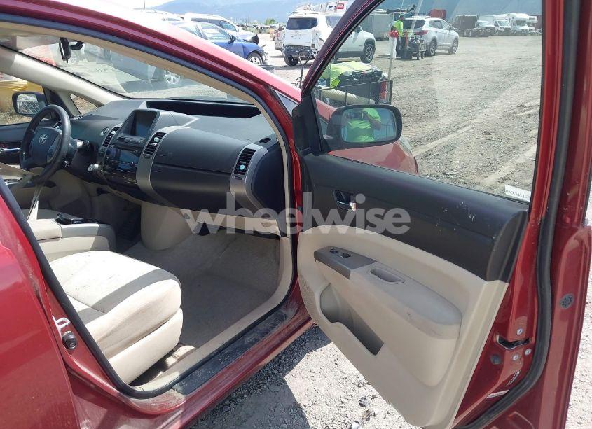 Photo 5 of 2005 Toyota Prius (VIN JTDKB22U053047999)