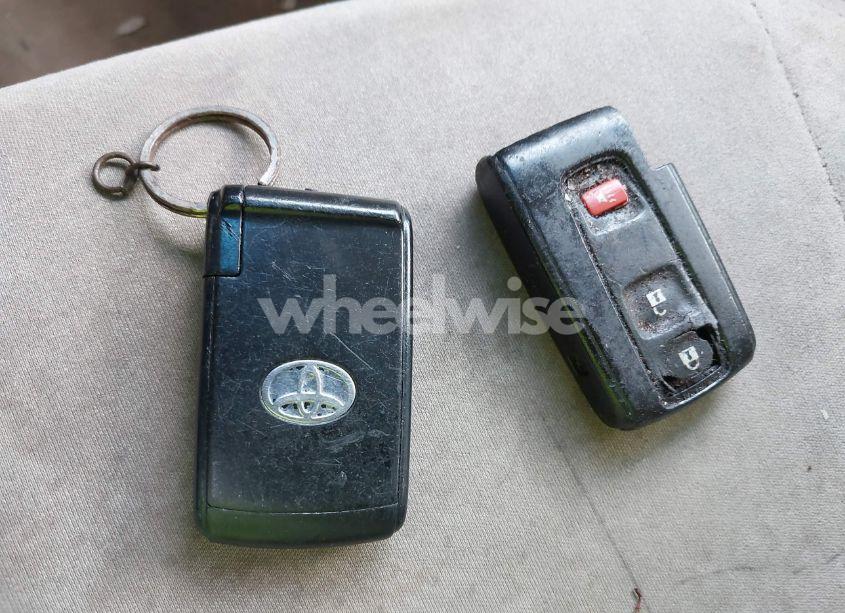 Photo 11 of 2005 Toyota Prius (VIN JTDKB22U053091694)