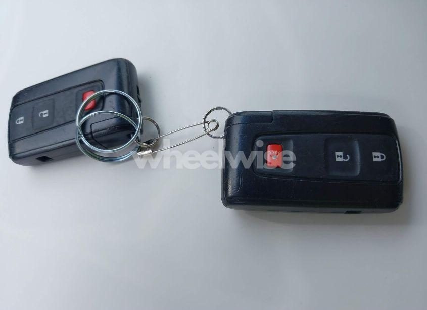 Photo 11 of 2005 Toyota Prius (VIN JTDKB22U857028318)