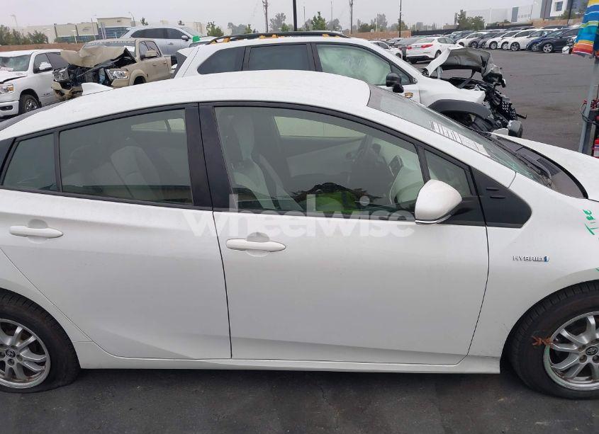 Photo 14 of 2016 Toyota Prius TWO (VIN JTDKBRFU0G3003930)