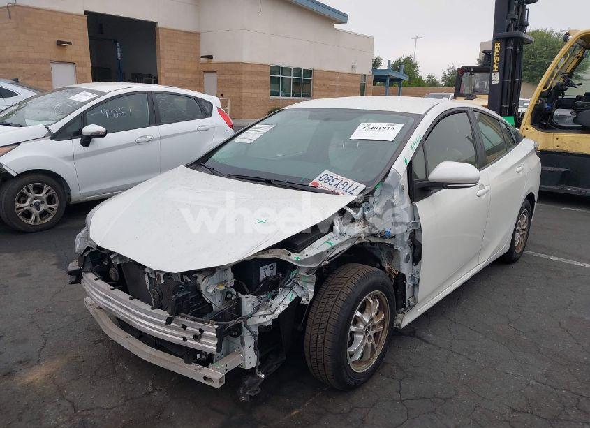 Photo 2 of 2016 Toyota Prius TWO (VIN JTDKBRFU0G3003930)