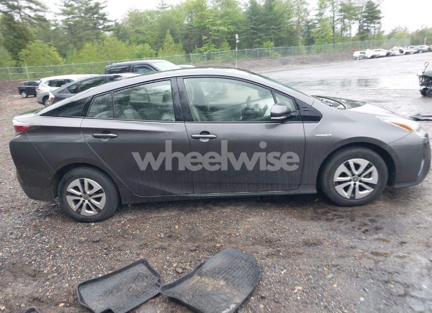 Photo 13 of 2017 Toyota Prius TWO (VIN JTDKBRFU0H3578319)