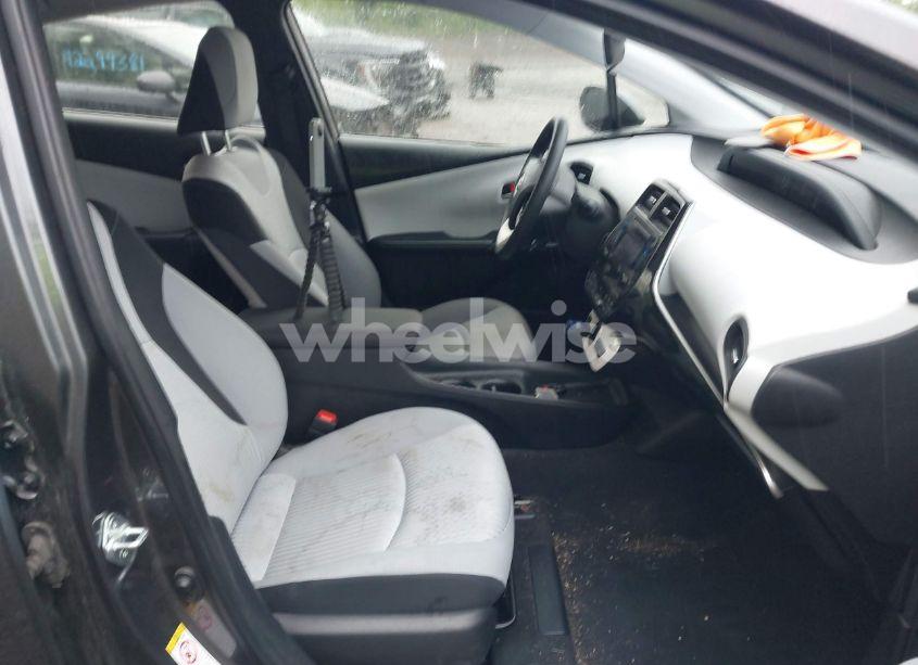 Photo 5 of 2017 Toyota Prius TWO (VIN JTDKBRFU0H3578319)