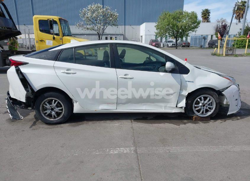 Photo 13 of 2016 Toyota Prius TWO (VIN JTDKBRFU1G3021322)