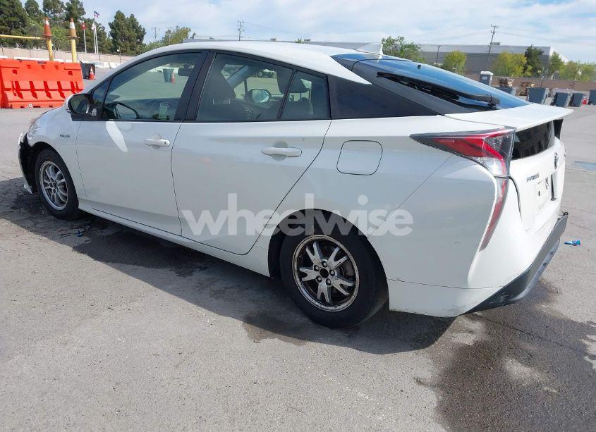 Photo 3 of 2016 Toyota Prius TWO (VIN JTDKBRFU1G3021322)