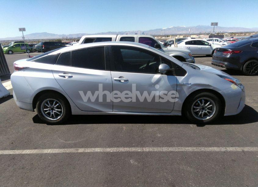 Photo 13 of 2017 Toyota Prius TWO (VIN JTDKBRFU1H3551324)