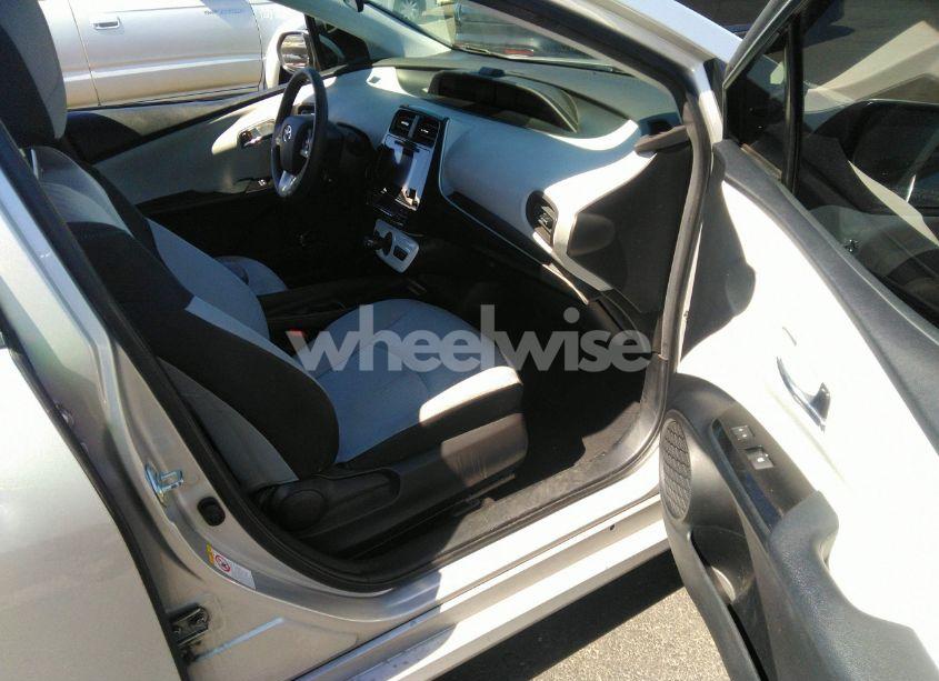 Photo 5 of 2017 Toyota Prius TWO (VIN JTDKBRFU1H3551324)