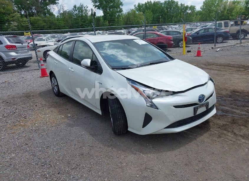 2018 Toyota Prius TWO (VIN JTDKBRFU2J3591000) main photo