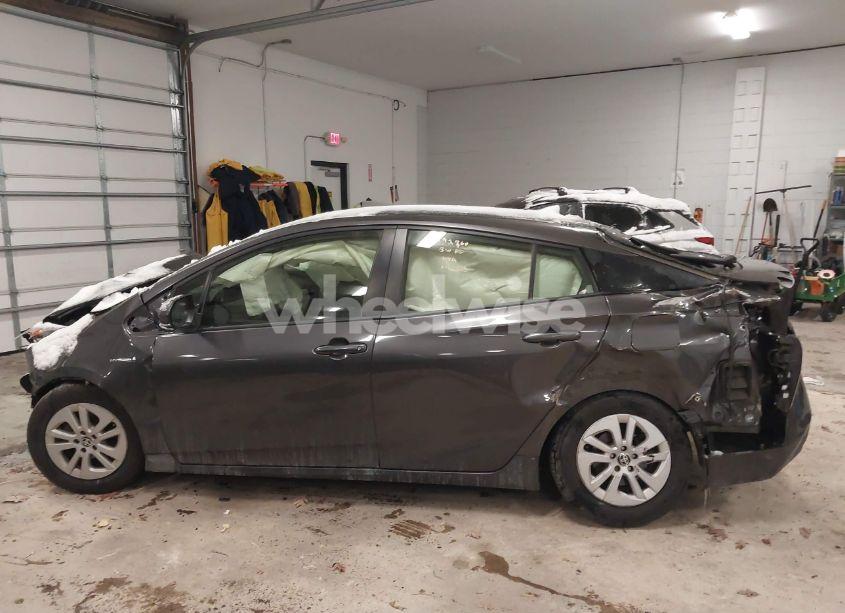 Photo 14 of 2016 Toyota Prius TWO (VIN JTDKBRFU3G3504522)