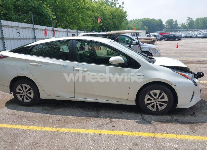 Photo 13 of 2017 Toyota Prius TWO (VIN JTDKBRFU3H3045770)