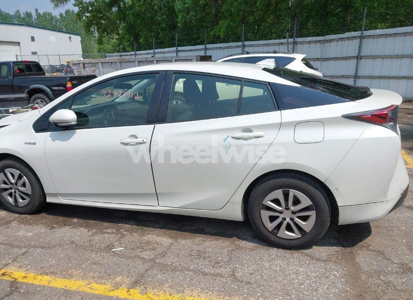 Photo 14 of 2017 Toyota Prius TWO (VIN JTDKBRFU3H3045770)