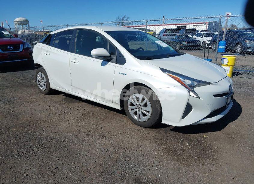 2016 Toyota Prius TWO (VIN JTDKBRFU4G3512080) main photo