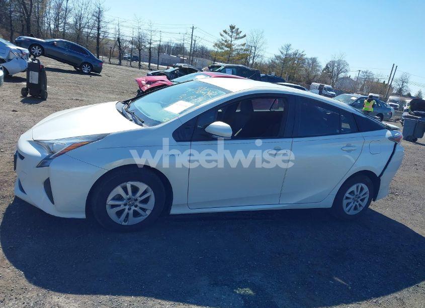 Photo 14 of 2016 Toyota Prius TWO (VIN JTDKBRFU4G3512080)