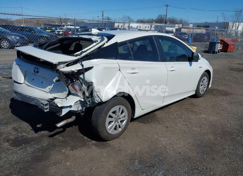 Photo 4 of 2016 Toyota Prius TWO (VIN JTDKBRFU4G3512080)