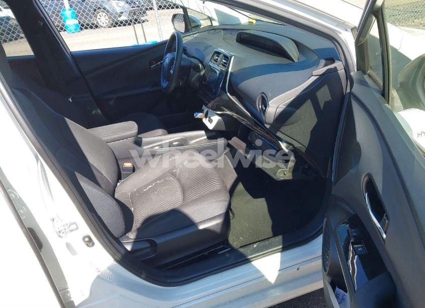 Photo 5 of 2016 Toyota Prius TWO (VIN JTDKBRFU4G3512080)