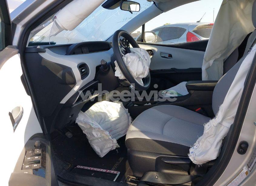 Photo 5 of 2017 Toyota Prius TWO (VIN JTDKBRFU5H3024807)