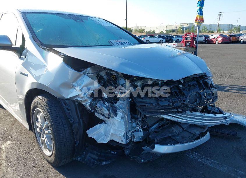 Photo 6 of 2017 Toyota Prius TWO (VIN JTDKBRFU5H3024807)