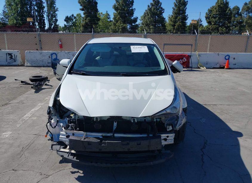 Photo 12 of 2016 Toyota Prius TWO (VIN JTDKBRFU6G3021221)