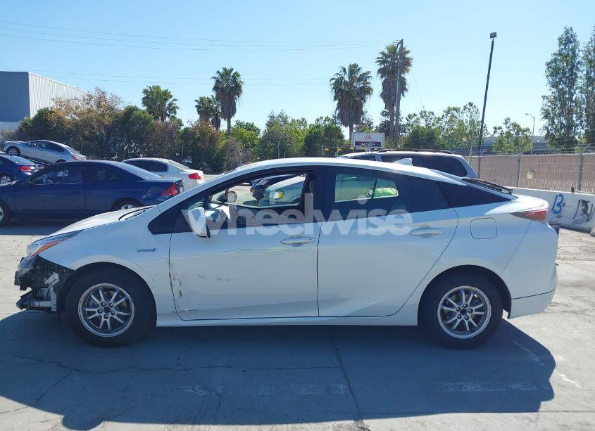 Photo 14 of 2016 Toyota Prius TWO (VIN JTDKBRFU6G3021221)