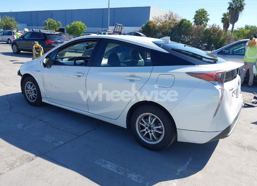 Photo 3 of 2016 Toyota Prius TWO (VIN JTDKBRFU6G3021221)