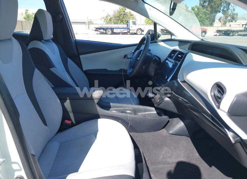 Photo 5 of 2016 Toyota Prius TWO (VIN JTDKBRFU6G3021221)