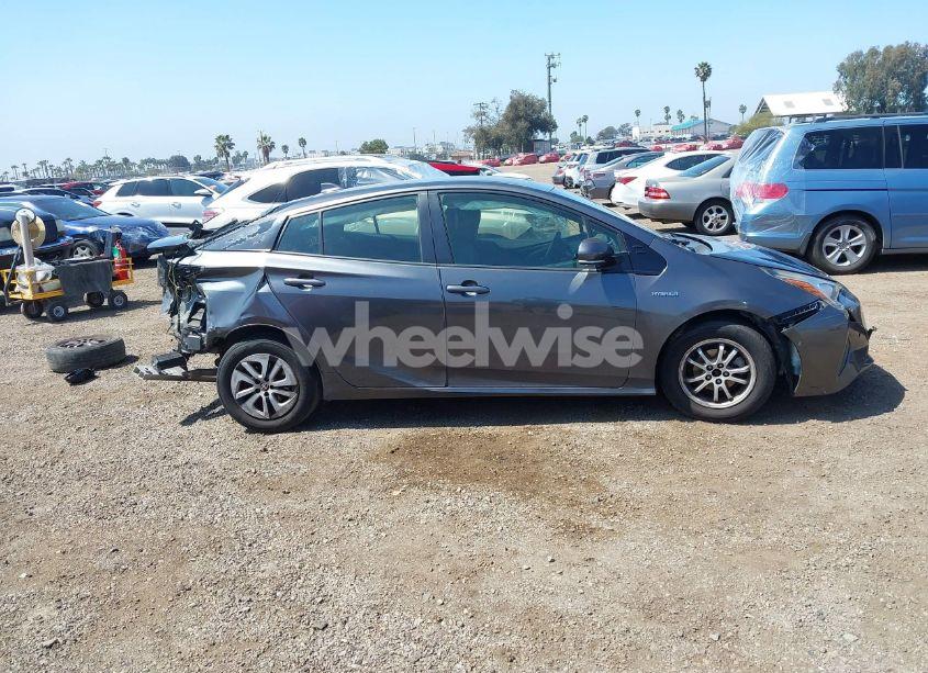 Photo 14 of 2017 Toyota Prius TWO (VIN JTDKBRFU6H3046752)