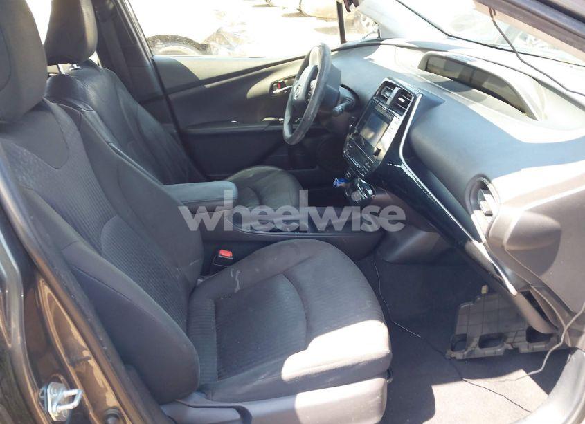 Photo 5 of 2017 Toyota Prius TWO (VIN JTDKBRFU6H3046752)