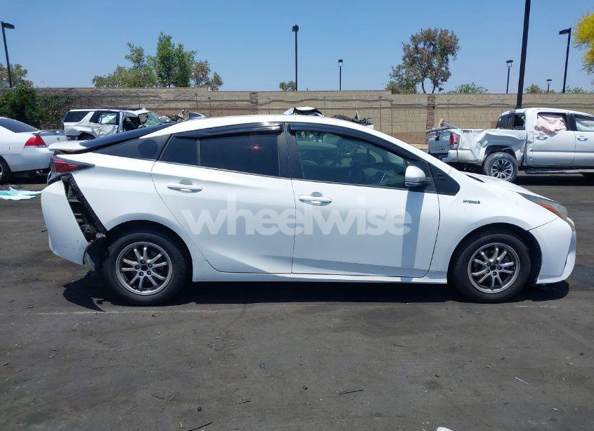 Photo 13 of 2016 Toyota Prius TWO (VIN JTDKBRFU7G3518553)