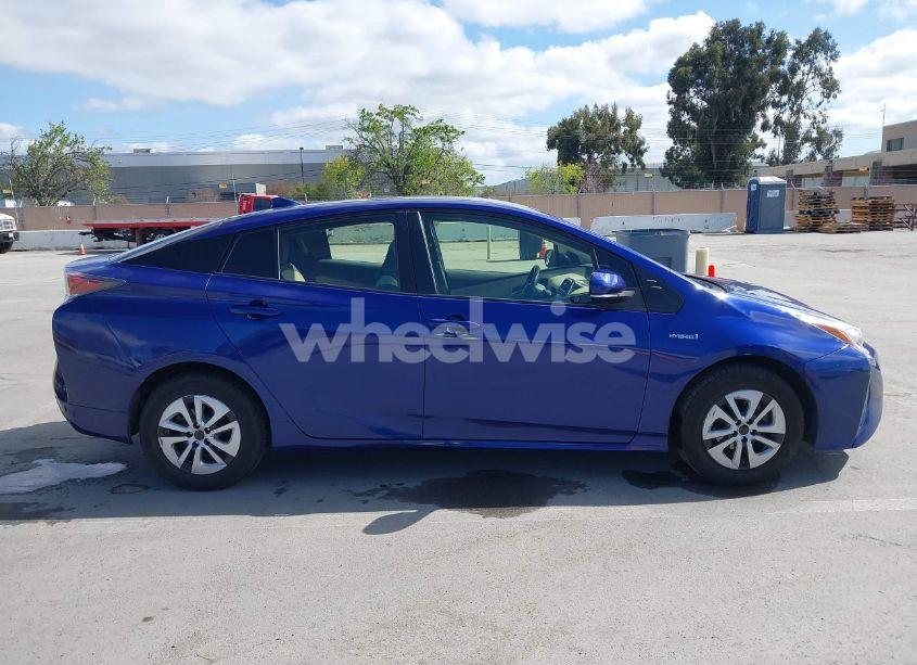 Photo 13 of 2016 Toyota Prius TWO (VIN JTDKBRFU7G3528399)