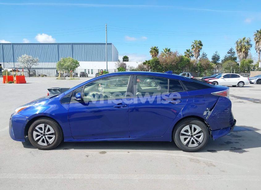 Photo 14 of 2016 Toyota Prius TWO (VIN JTDKBRFU7G3528399)