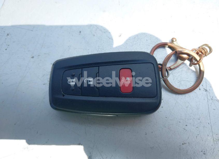 Photo 11 of 2017 Toyota Prius TWO (VIN JTDKBRFU7H3027711)