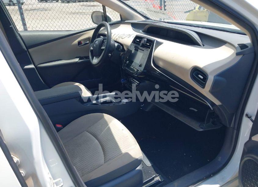 Photo 5 of 2017 Toyota Prius TWO (VIN JTDKBRFU7H3027711)