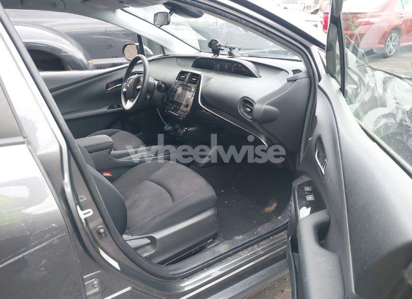 Photo 5 of 2018 Toyota Prius TWO (VIN JTDKBRFU7J3065008)