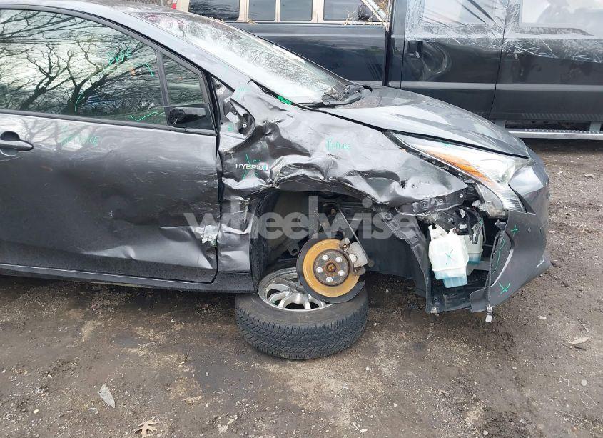 Photo 6 of 2018 Toyota Prius TWO (VIN JTDKBRFU7J3065008)