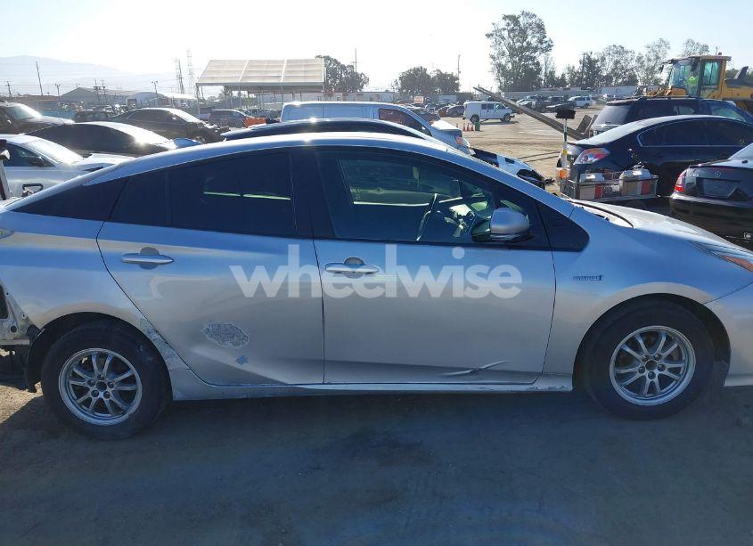 Photo 14 of 2018 Toyota Prius ONE (VIN JTDKBRFU7J3079829)