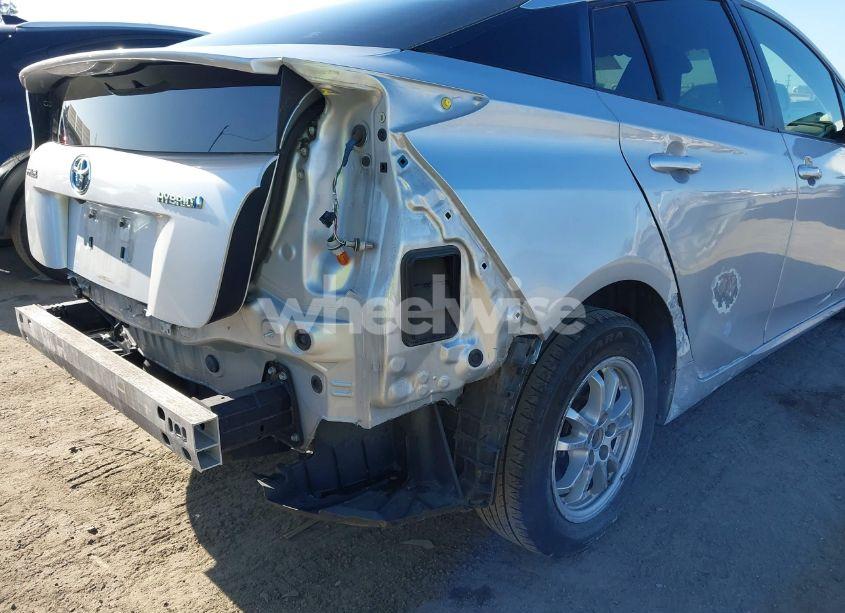 Photo 18 of 2018 Toyota Prius ONE (VIN JTDKBRFU7J3079829)