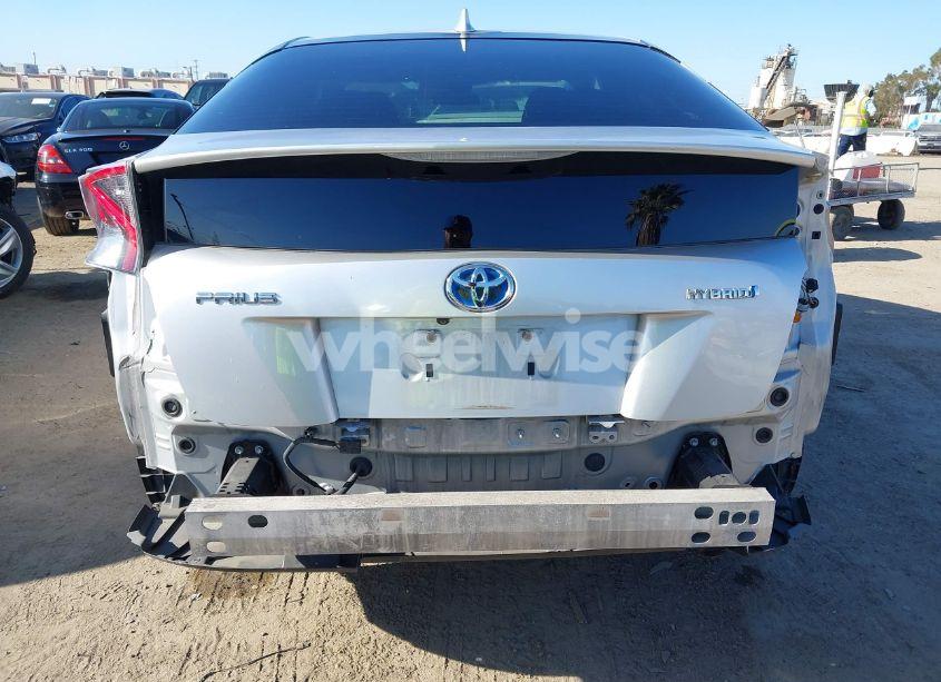 Photo 6 of 2018 Toyota Prius ONE (VIN JTDKBRFU7J3079829)