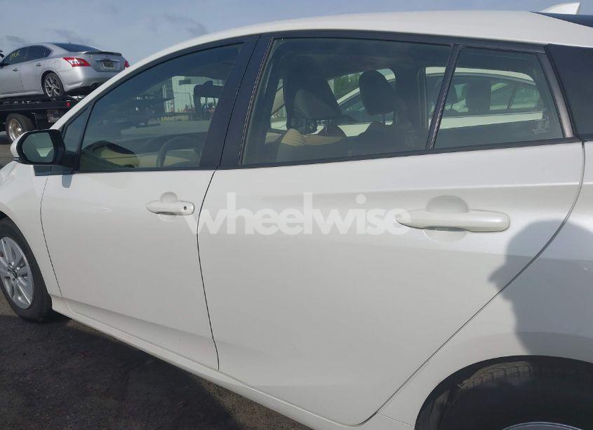 Photo 14 of 2016 Toyota Prius TWO (VIN JTDKBRFU8G3006610)