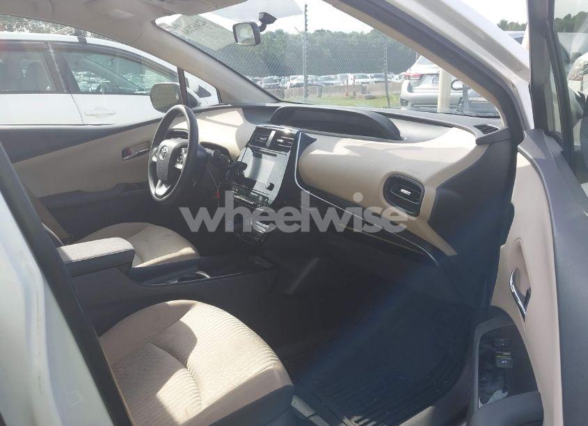 Photo 5 of 2016 Toyota Prius TWO (VIN JTDKBRFU8G3006610)