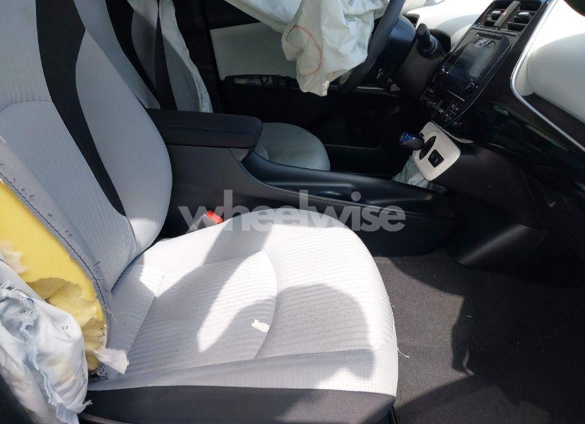 Photo 5 of 2018 Toyota Prius TWO (VIN JTDKBRFU8J3596377)