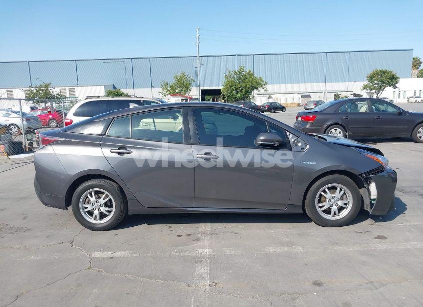 Photo 13 of 2016 Toyota Prius TWO (VIN JTDKBRFU9G3507845)